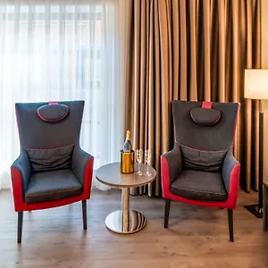 Plaza Premium Center Hotel